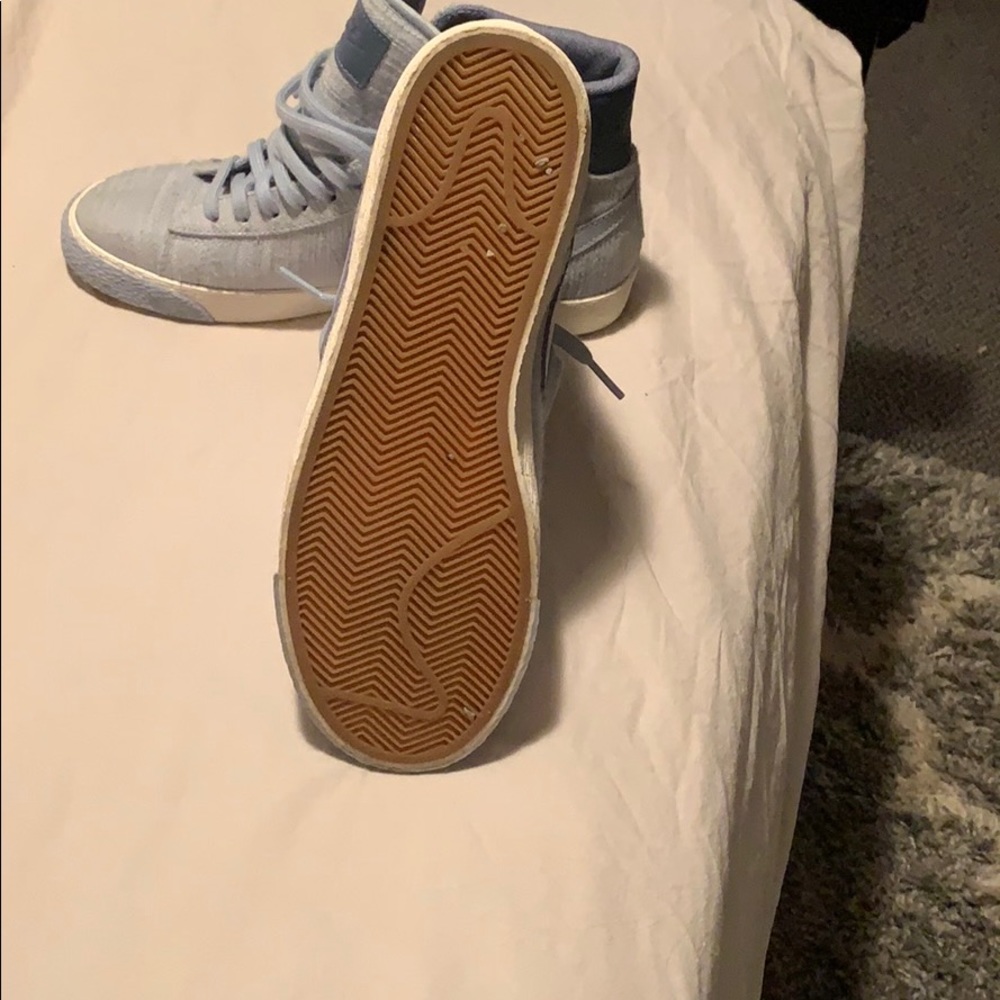 Sneakers - Picture 3 of 3